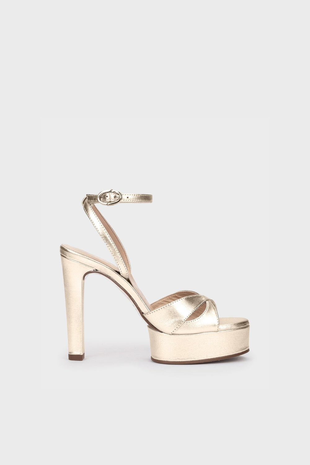 Sandalia Patricia napa metal platino