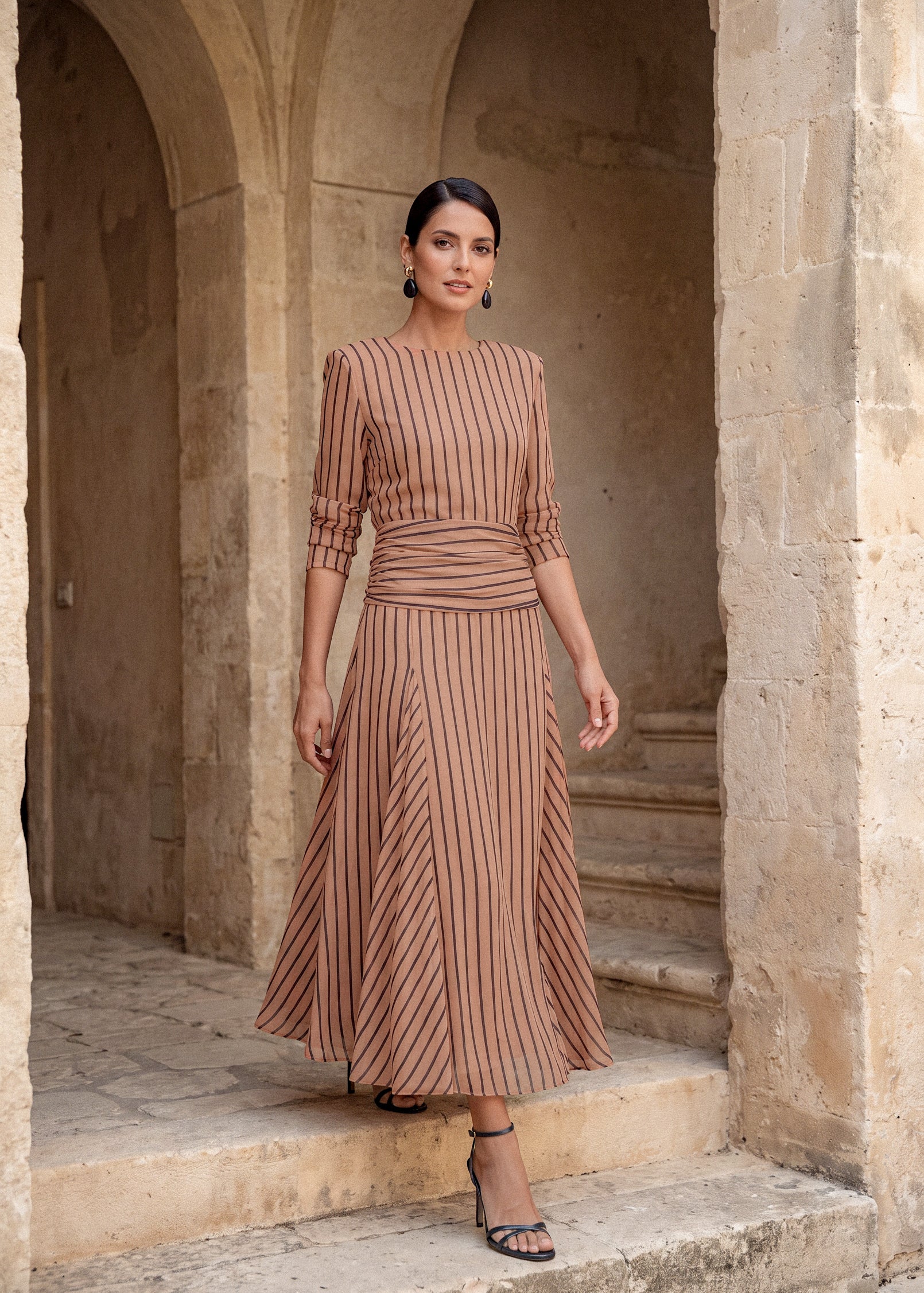 Yamila beige - Vestidos de invitada para bodas y eventos | Cho Atelier