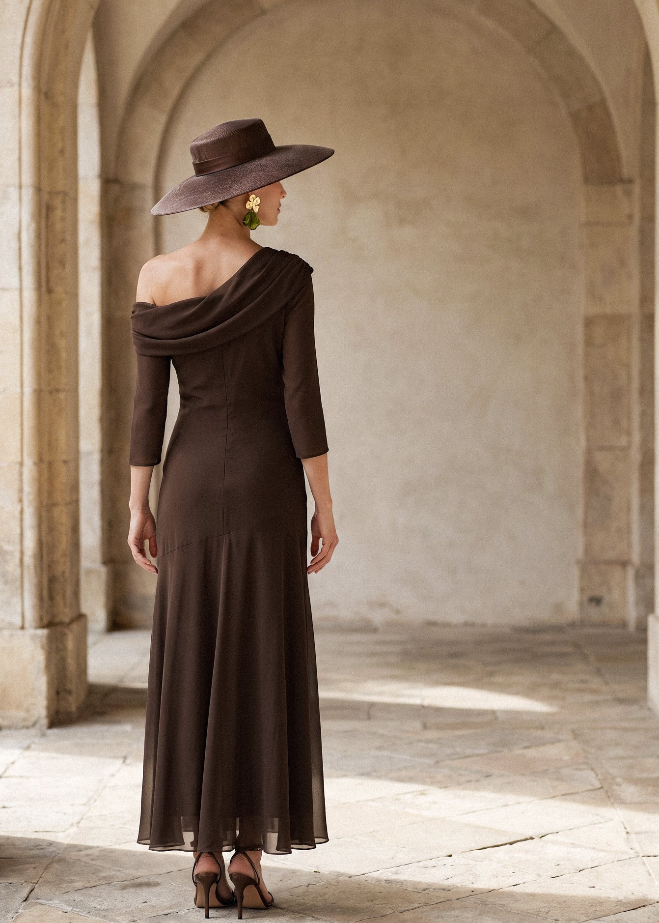 Gisella Chocolate - Vestidos de invitada para bodas y eventos | Cho Atelier